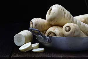 Empty Grocery Store Background Drucke: Parsnips in shell, Germany