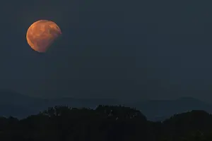 Lunar Eclipse Photography Drucke: Partial lunar eclipse, the shadow of the earth is projected onto the moon