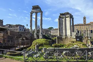 Ancient Rome Ruins Drucke: Partial reconstruction of left columns of temple of Dioscuri