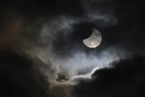 Central Europe Cloudy Skies Drucke: Partial solar eclipse, thin cloud cover