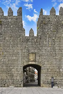 Uninhabited European Town Drucke: Partial view of King's gate