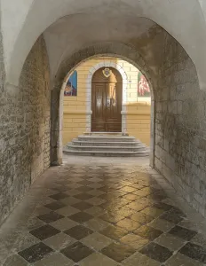 Eastern Europe Architecture Drucke: Passage in the historic centre