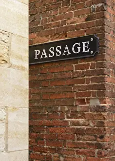 Oxford Drucke: Schild an einer Passagen zwischen Universitätsgebäuden, die zum Turf Tavern Pub führt.