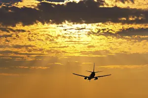 Aviation Photography Drucke: Passenger plane in front of a cloudy evening sky