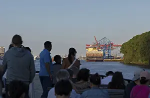 Container Ship Hamburg Drucke: Passengers, Elbe ferry, container ship