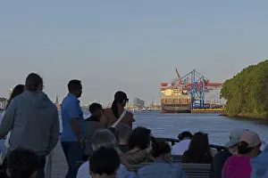 Container Ship Drucke: Passengers, Elbe ferry, container ship