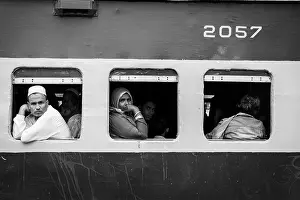 Train Window View Drucke: Passengers looking out of the window of a train