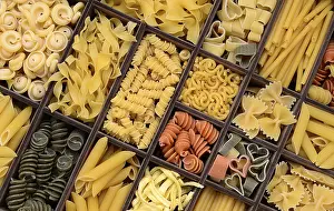 Full Frame Pasta Image Drucke: Pasta, various types of pasta in a type case