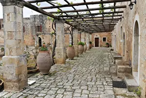 Deserted Corridor Drucke: Path, corridor to the monks cells