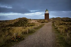 Rotes Kliff Lighthouse Drucke: Path through the dunes to the beacon