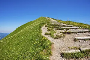 Central Europe Nature Reserve Drucke: Path on the summit ridge to the summit at the Fellhorn