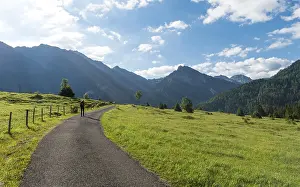 Deserted Mountain Path Drucke: Path with view of Allgau Alps