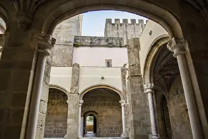 Sacral Building In Europe Drucke: The Patio inside of the Castelo