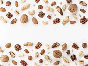 Studio Shot Of Nuts Drucke: Pattern of nuts mix with copy space