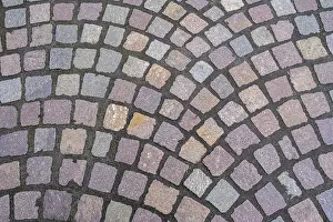 Urban Street Scene Drucke: Pavement made of irregularly arranged