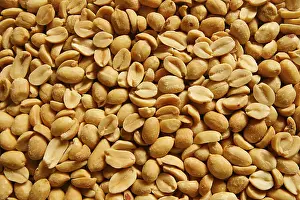 Close Up Peanuts Drucke: Peanuts with salt