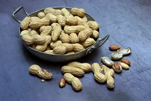 Still Life Cuisine Drucke: Peanuts in shell, Germany