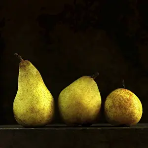 Deserted Fruit Still Life Drucke: Three pears on black background