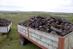 Peat Extraction Drucke: Peat is a basic addition of the distillery process and get exploited by hand on the Isle of Islay