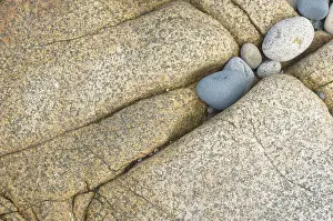 Western Europe Coastlines Drucke: Pebbles and stones on the beach