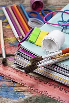 Colorful Stationery Set Drucke: Pen and notebook tool a first grader to school
