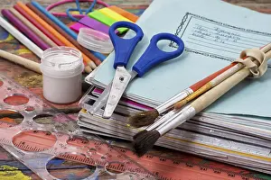 Educational Institution Equipment Drucke: Pen and notebook tool a first grader to school
