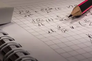 School Supplies Drucke: Pencil on notebook, full of mathematical formulas
