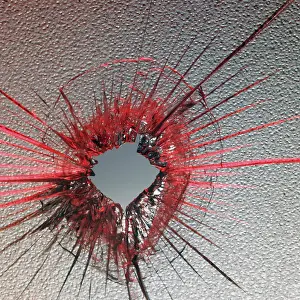 Full Frame Photography Drucke: Full penetration in structured glass on red back