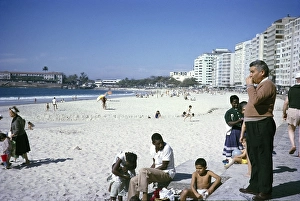 Latin America Urban Environment Drucke: People on Copacabana beach, Rio de Janeiro, Brazil, South America 1962, South America