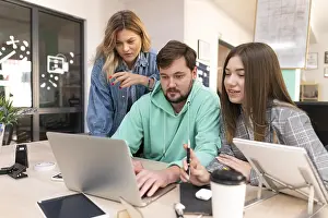 Business Teamwork Drucke: People working together new project