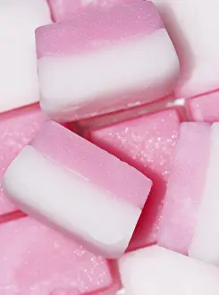 Studio Shot Of Sweets Drucke: Peppermint candy, pink and white
