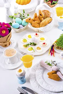 Easter Table Decorations Drucke: The perfect table with colorful table decorations for Easter