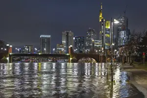 Long Exposure Cityscape Photography Drucke: After persistent rainfall