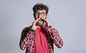 Attractive Male Model Drucke: Person announcing and shouting with hands