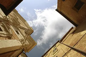 Deserted Town Hall Square Drucke: Perspective in Siena