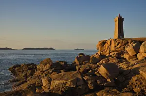 Cote De Granit Rose Landscape Drucke: Phare de Ploumanac'h Lighthouse