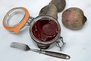 Beetroot Nutrition Drucke: Pickled beetroot in glass jar and beetroot