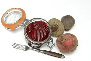 Root Vegetable Nutrition Drucke: Pickled beetroot in glass jar and beetroot