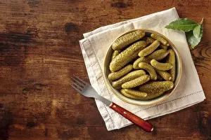 Flat Lay Food Photography Drucke: Pickled cucumbers with bay leaf