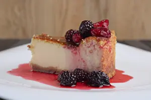 Cherry Dessert Drucke: Piece of cheesecake with cherry