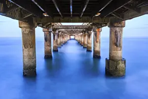 Motion Blur Water Effect Drucke: Pier from below, long time exposure