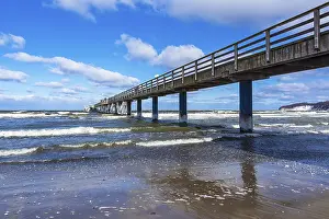 Deserted Baltic Sea Pier Drucke: The pier in Zingst in winter