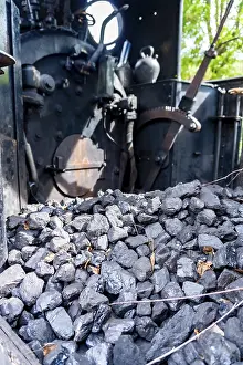 Environmental Damage Drucke: A pile of coal is in a train engine