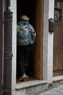 Bilder Datiert 20. Oktober 2024: Pilgrim looking accommodation print