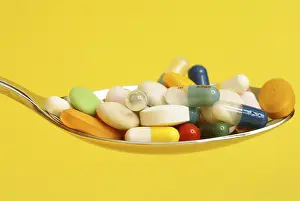 Balanced Diet Picture Drucke: Pills on spoon
