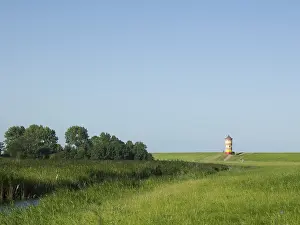 Travel Photography North Germany Drucke: Pilsum lighthouse in the background