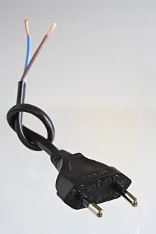 Electricity Supply Connection Drucke: Pinched off power plug with bare cable end and knot in the cable