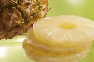 Tropical Fruit Drucke: Pineapple slices
