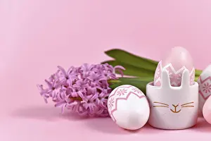 Pink Background Drucke: Pink and white painted easter eggs
