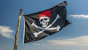 Pirate Flag Drucke: The pirate flag flutters in the wind